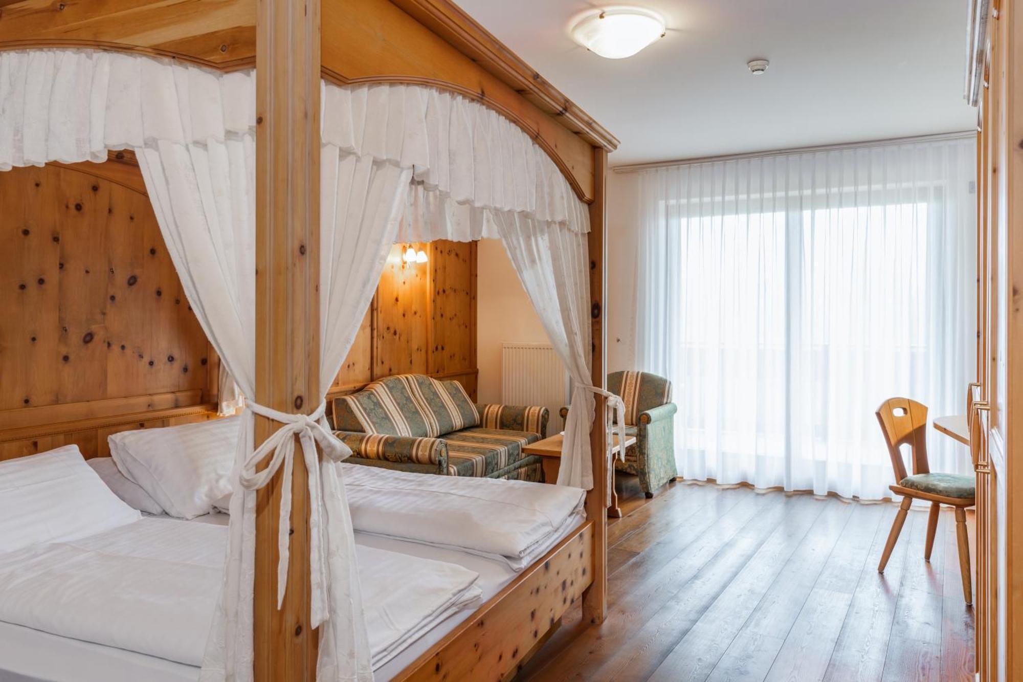 Hotel Asterbel Braies  Esterno foto