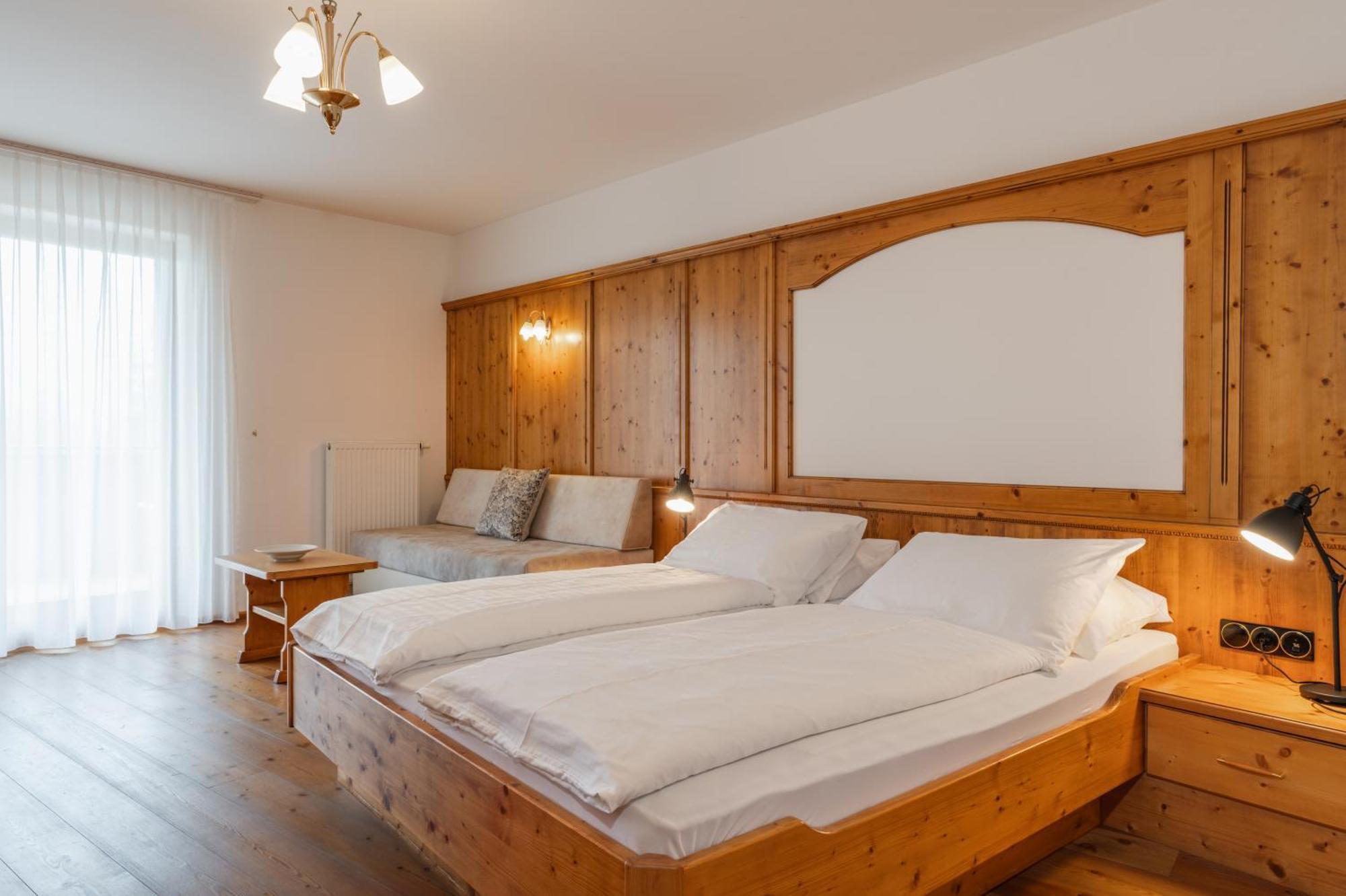 Hotel Asterbel Braies  Esterno foto