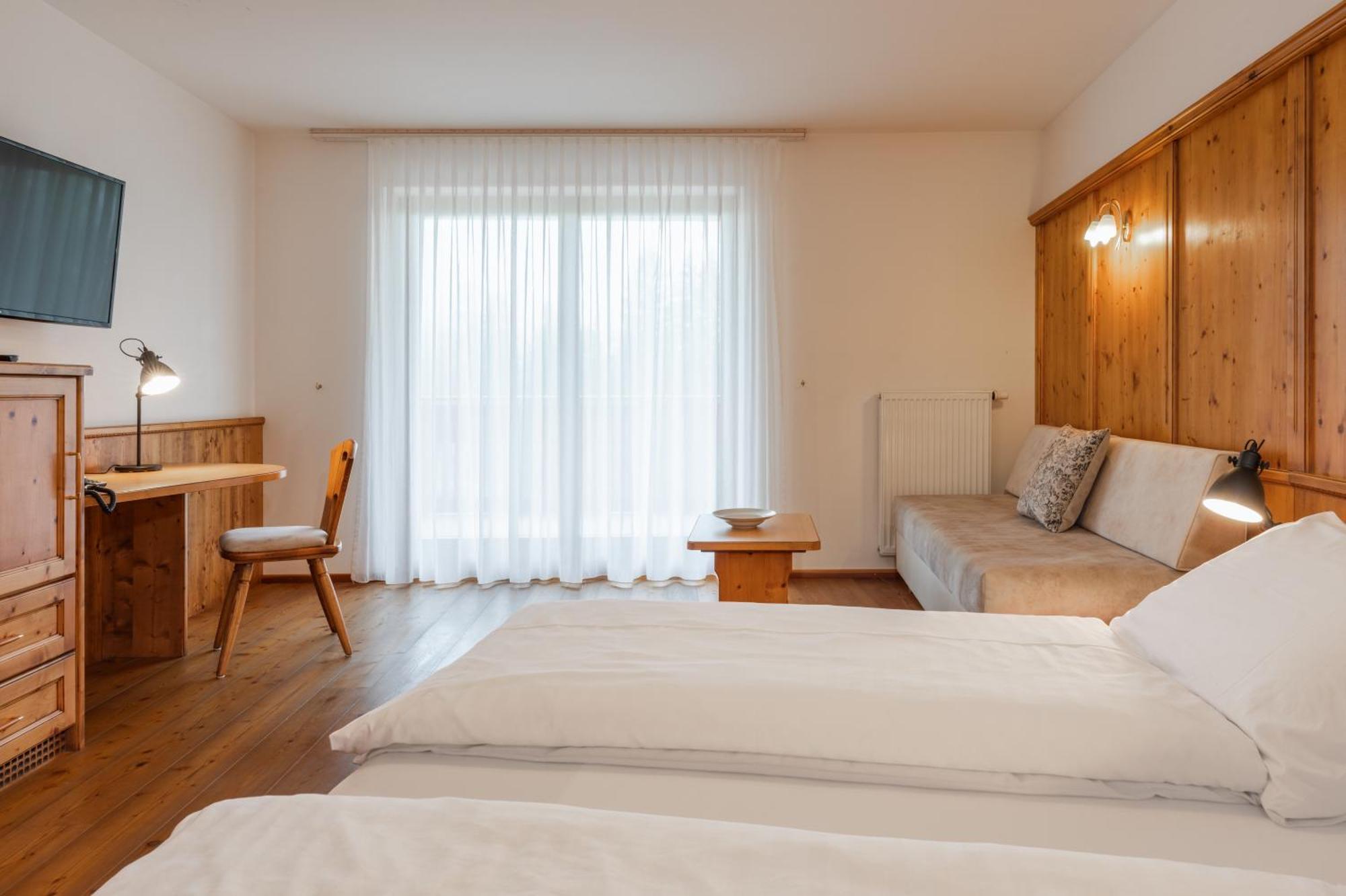 Hotel Asterbel Braies  Esterno foto