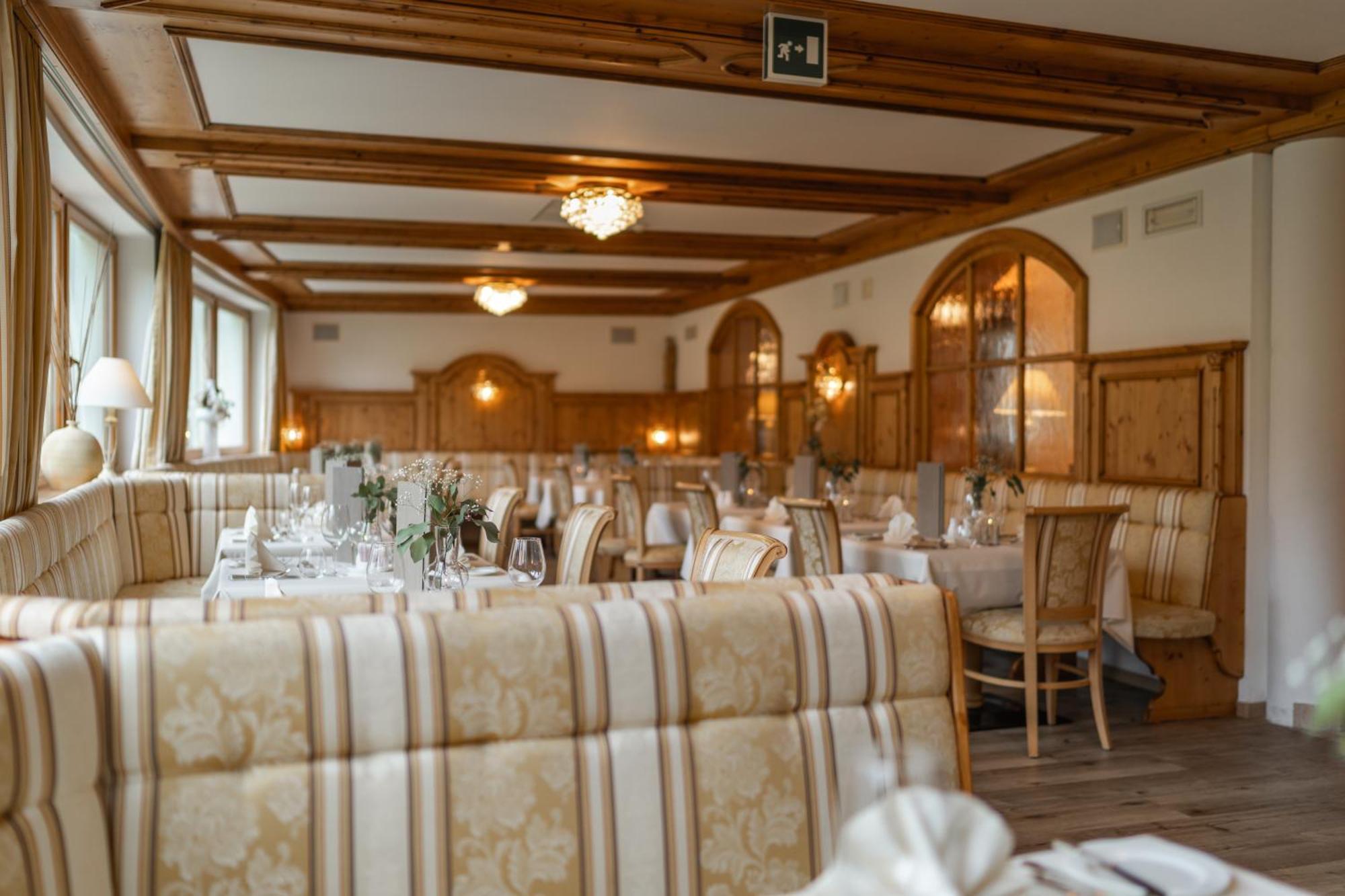 Hotel Asterbel Braies  Esterno foto
