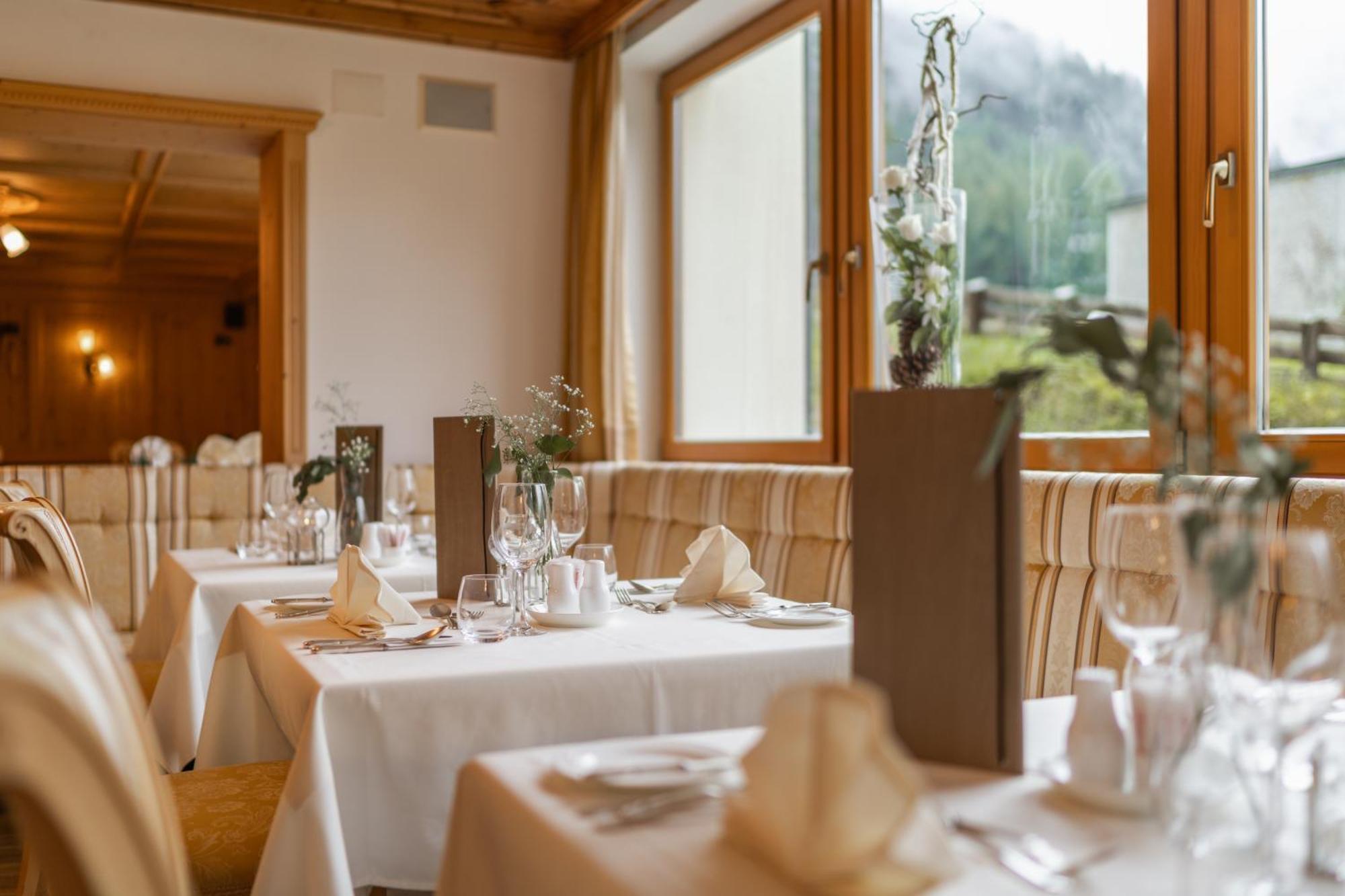 Hotel Asterbel Braies  Esterno foto