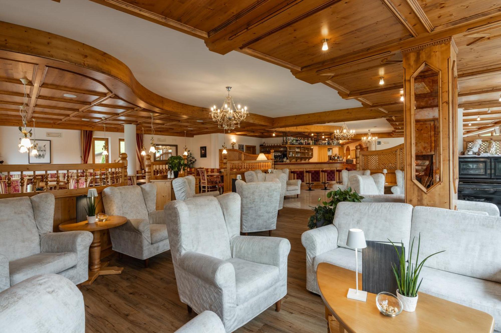 Hotel Asterbel Braies  Esterno foto