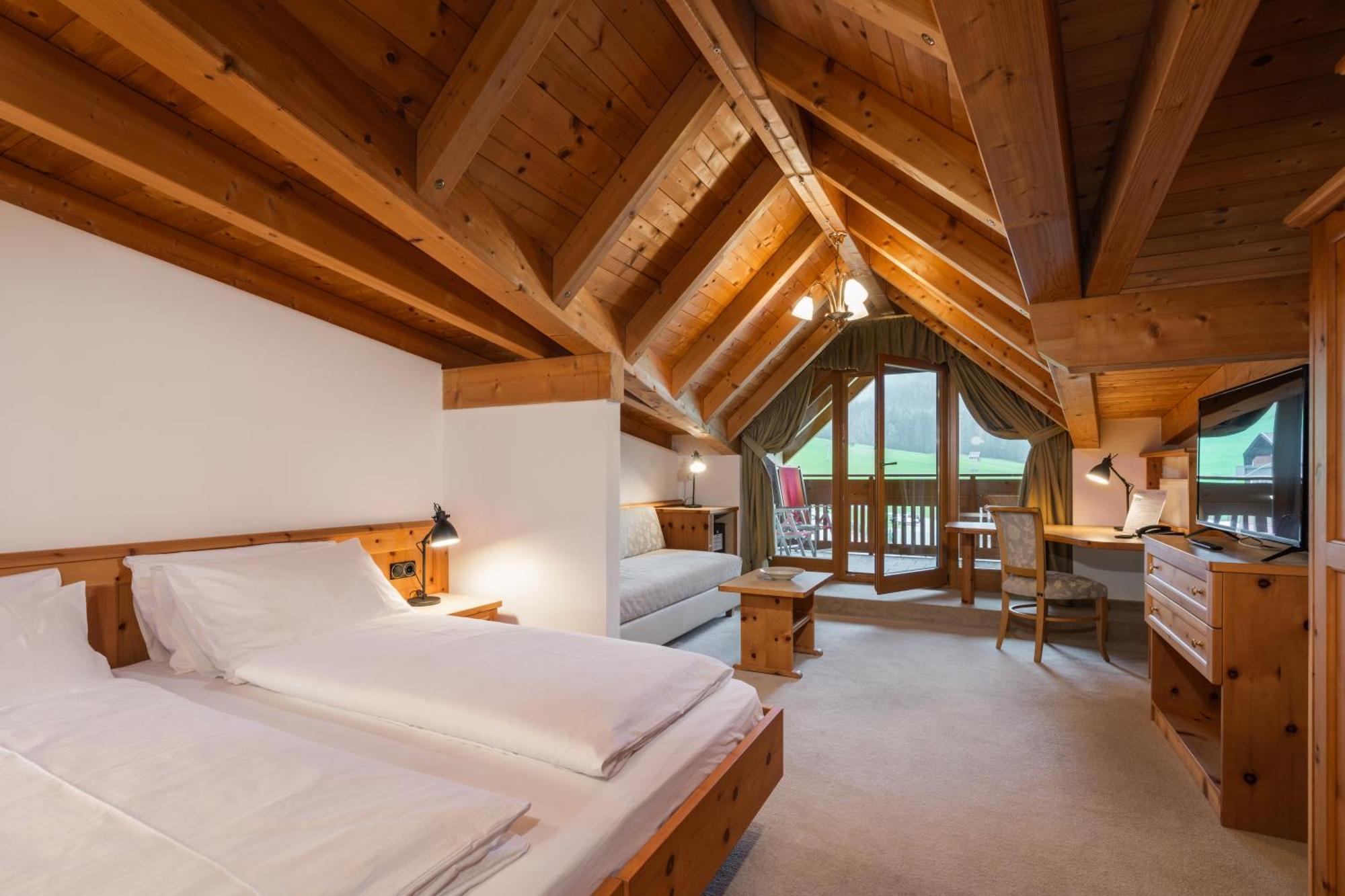 Hotel Asterbel Braies  Esterno foto