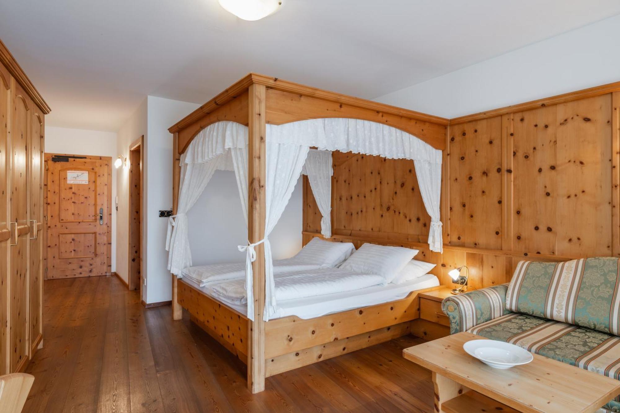 Hotel Asterbel Braies  Esterno foto