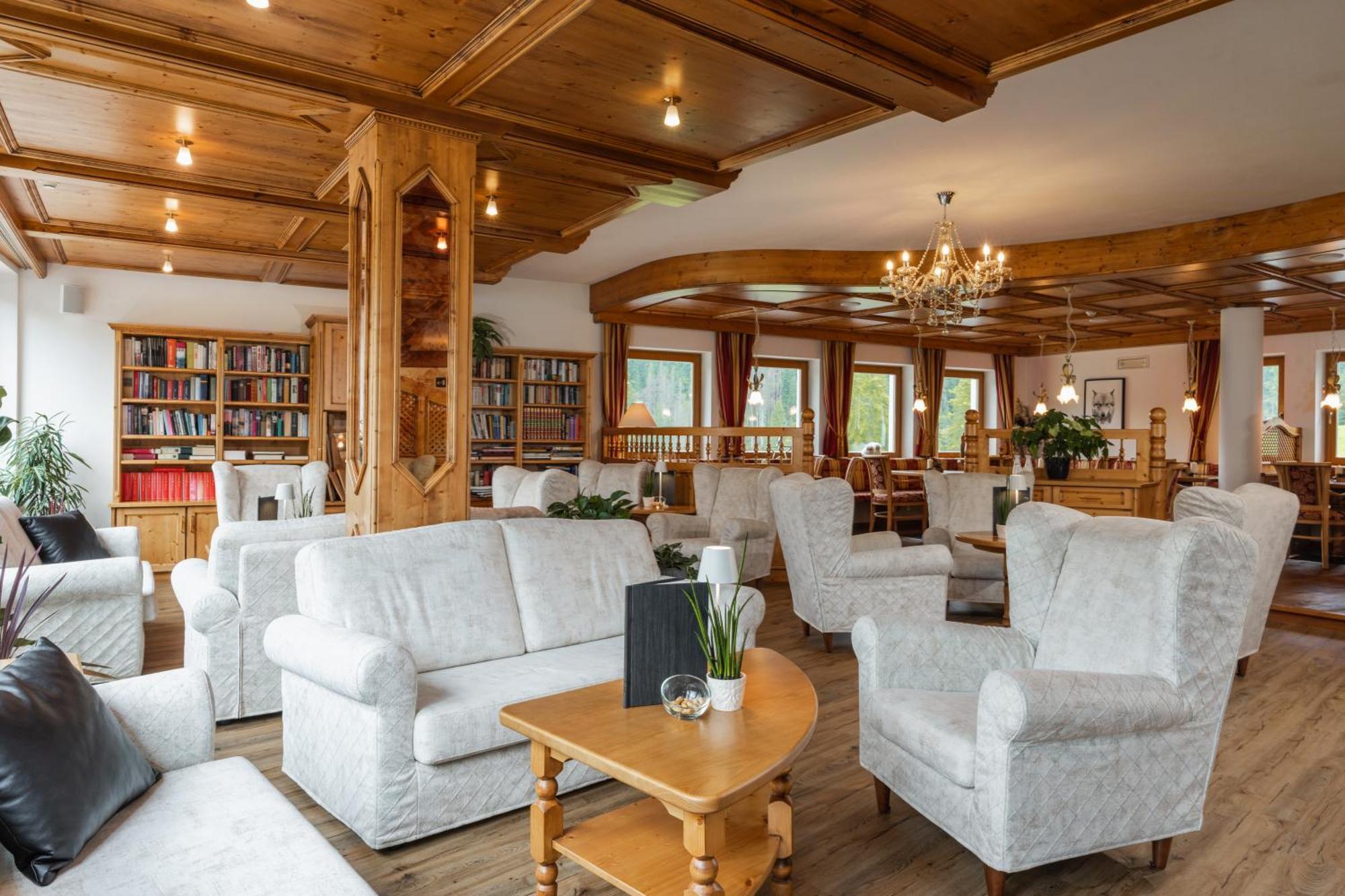 Hotel Asterbel Braies  Esterno foto