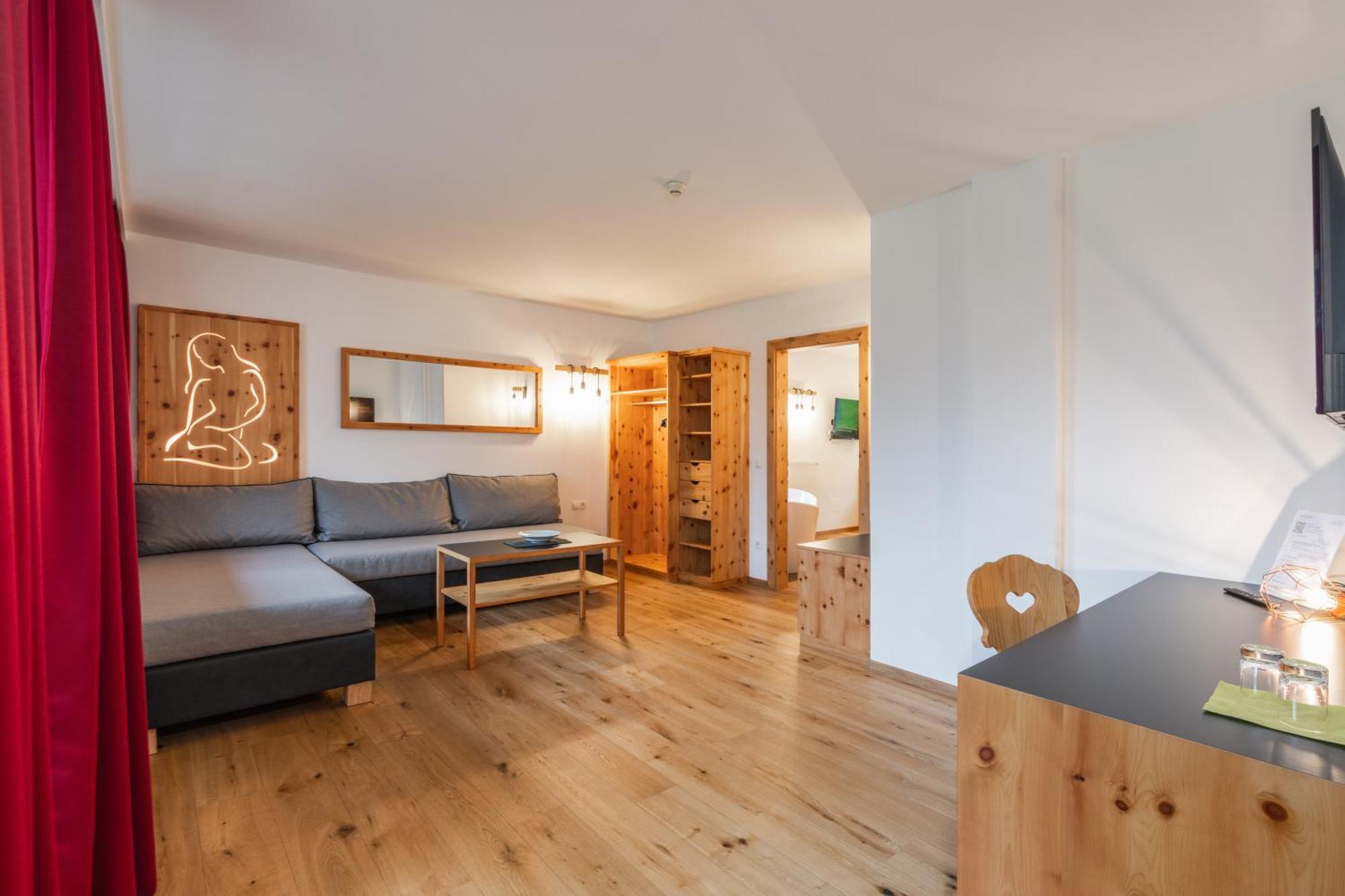 Hotel Asterbel Braies  Esterno foto
