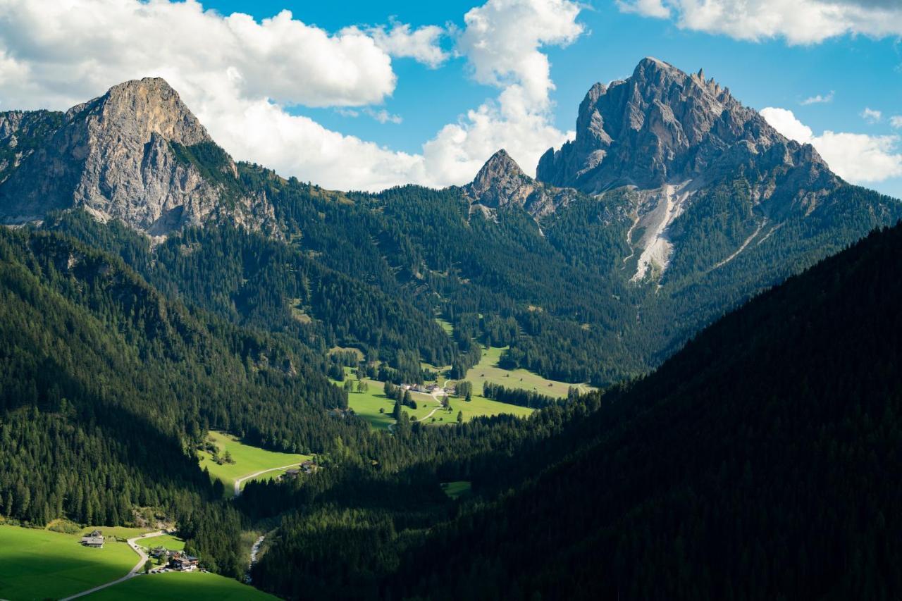 Hotel Asterbel Braies  Esterno foto