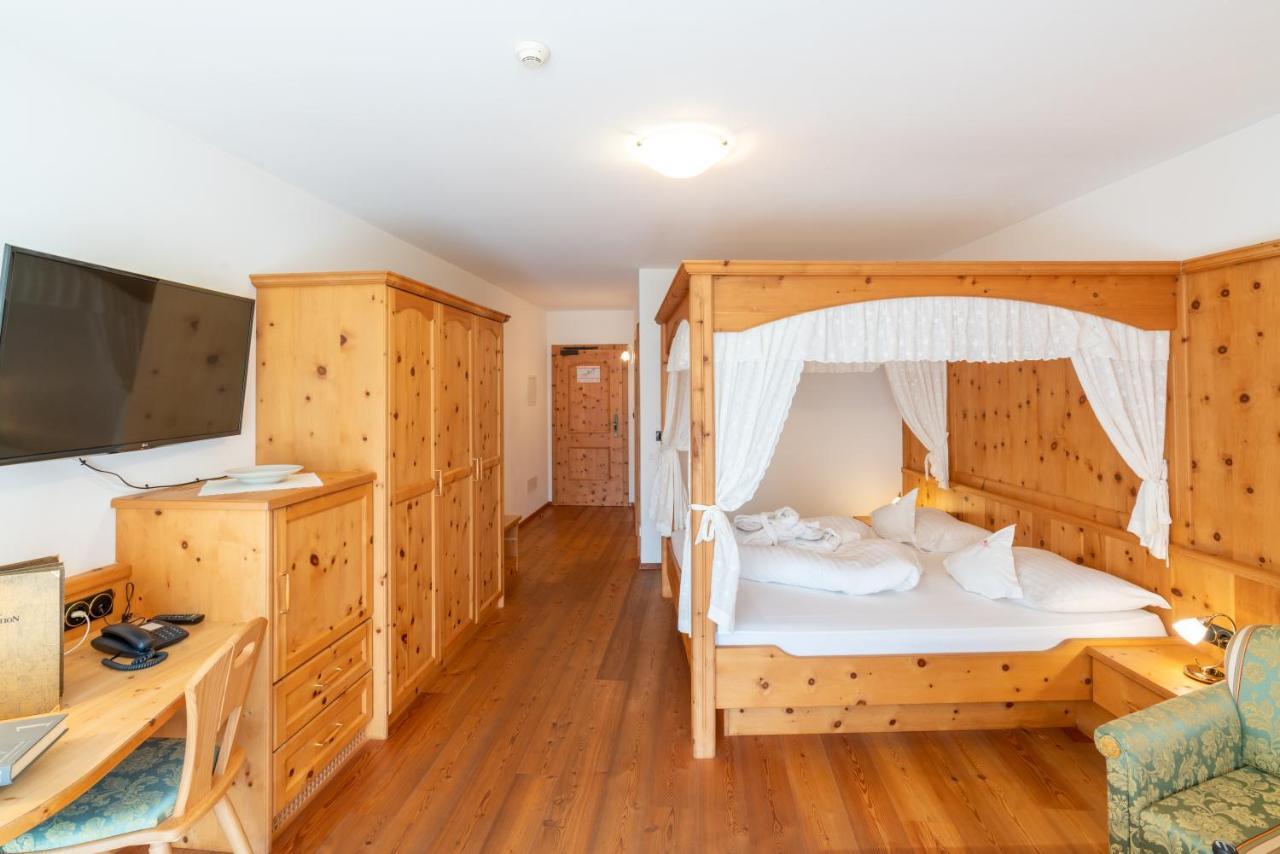 Hotel Asterbel Braies  Esterno foto